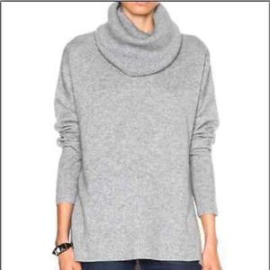 Diane Von Furstenburg 100% cashmere sweater size large light gray turtleneck